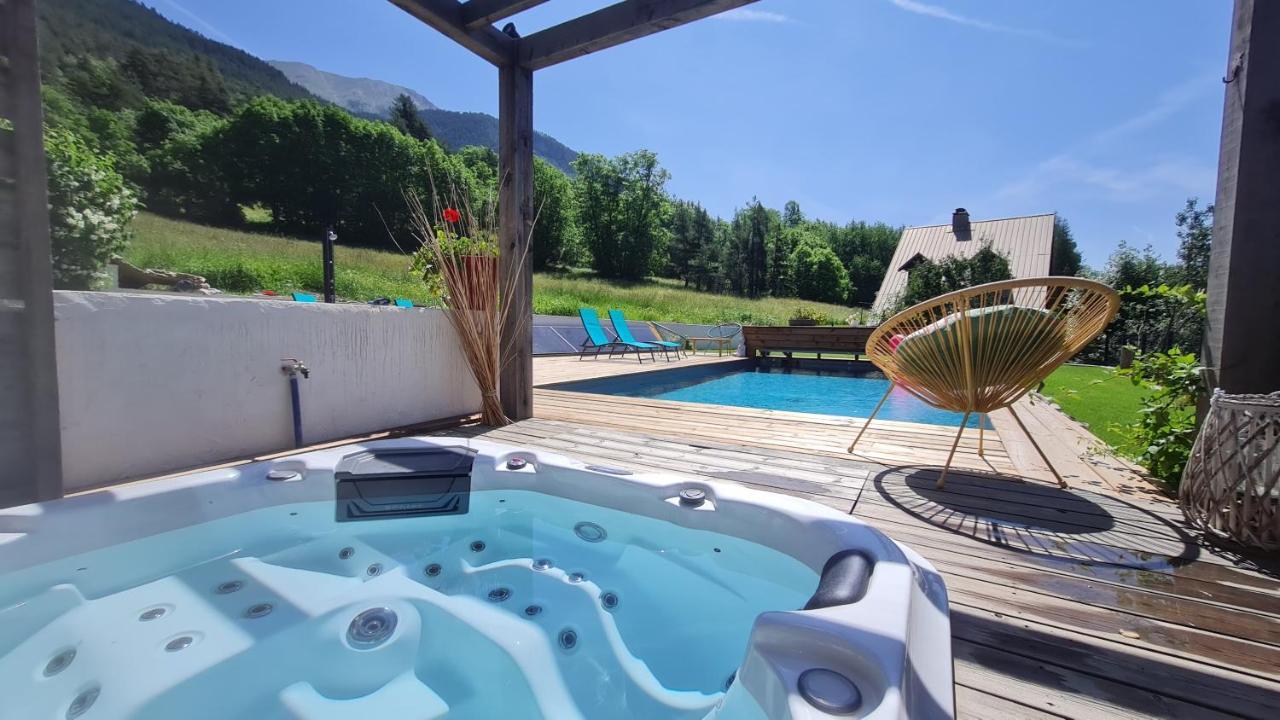 Chalet Serre Cambeou Piscine&Spa Saint-Chaffrey Exterior foto